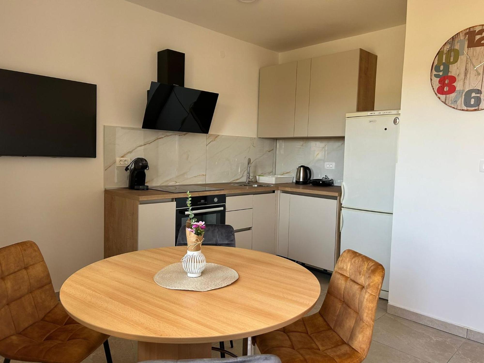 Apartman Marita Jezera Exterior photo